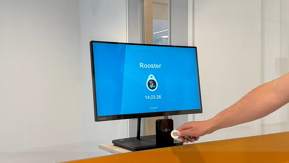 Aanmeldzuil van EduDisplay met NFC.
